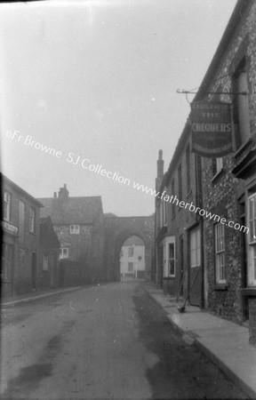 CLUNIDE PRIORY ARCHED GATE OF TOWN FROM OUTSIDE